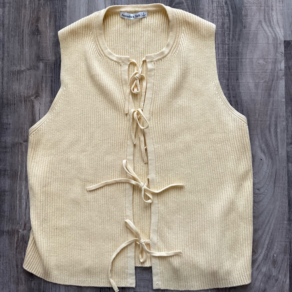 Abercrombie & Fitch tie vest size small